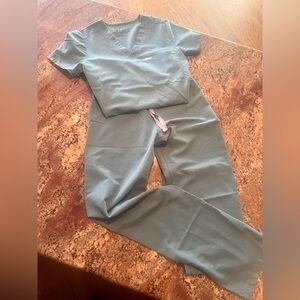 Hydro green Figs Scrub Set-barely worn.